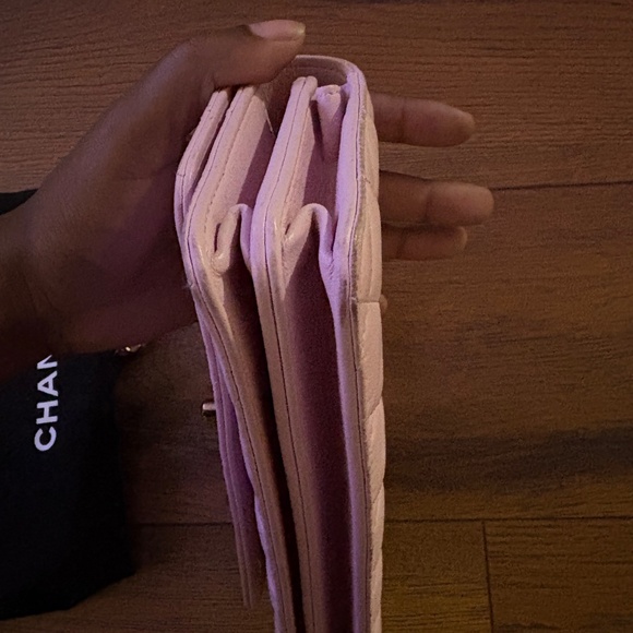 Small pearl chain on wallet crossbody purse - Picture 10 of 11